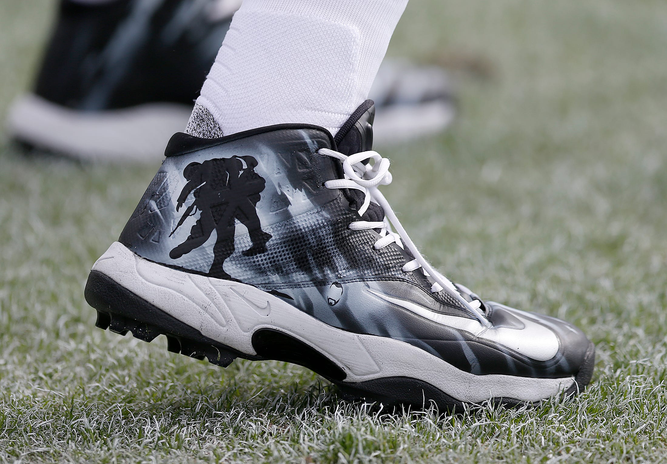 nfl players custom cleats